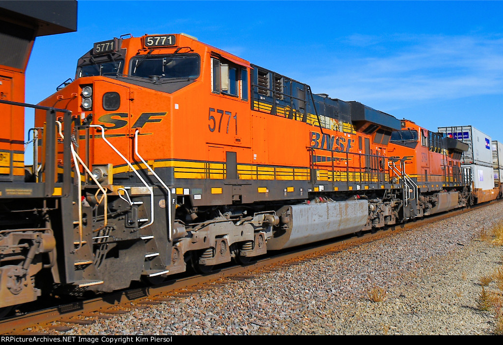 BNSF 5771